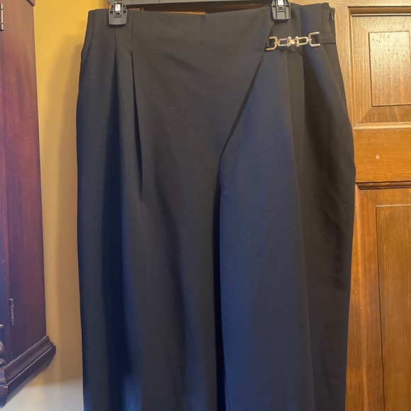 NWT Gorgeous Exquise Black Pants with Gold Buckle Detail From Anthropologie. Lg. - Picture 6 of 16
